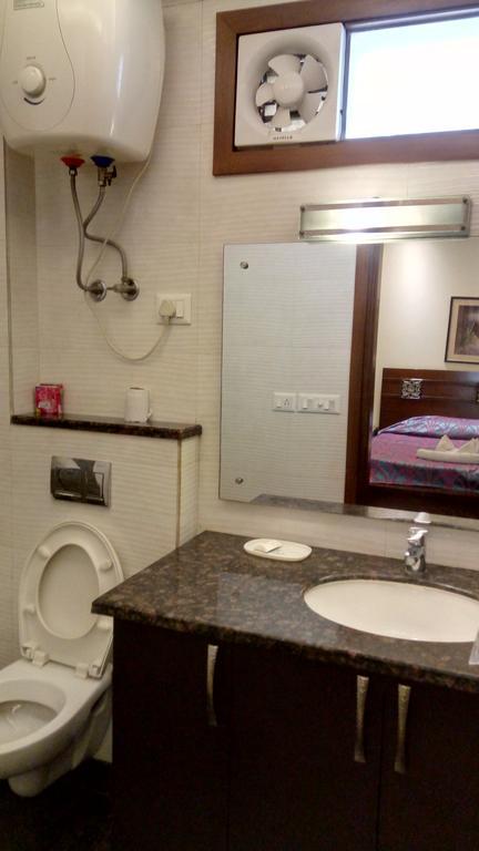 Woodpecker Service Apartments - Green Park Nowe Delhi Zewnętrze zdjęcie